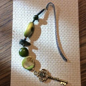 Linro designs bookmark,